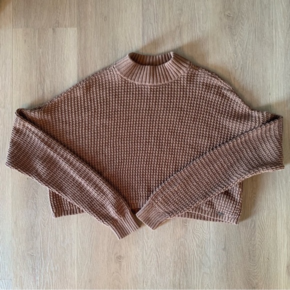 Hollister Sweaters - HOLLISTER brown crop light sweater